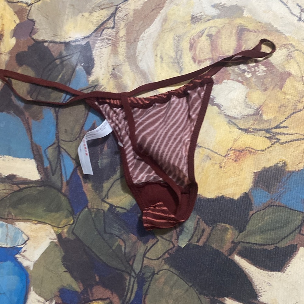 Thong - Picture 5 of 6